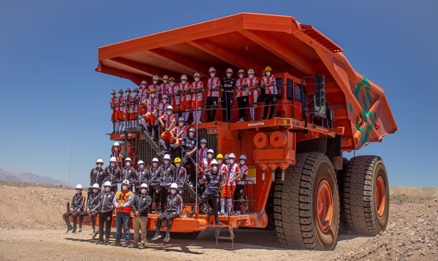 Plantel de Cobresal visita las instalaciones de la mina de Codelco Salvador y se reúne con sus trabajadores