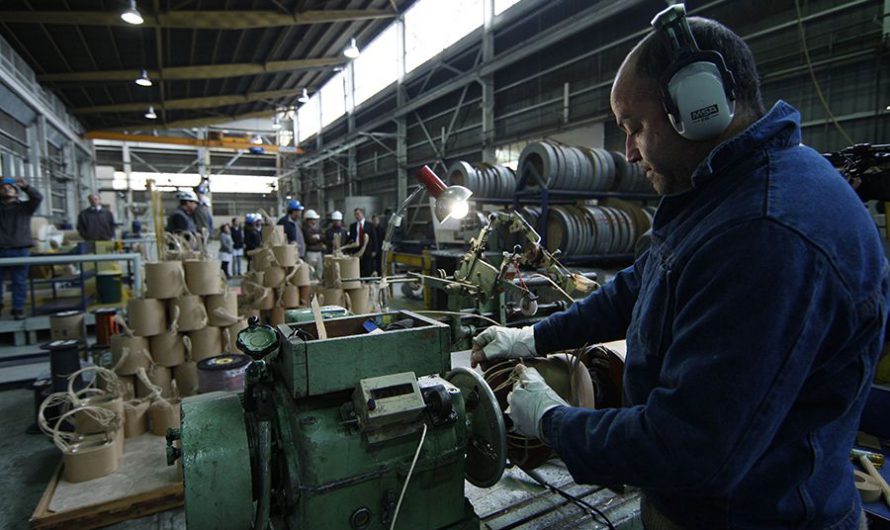 Extensión del IFE Laboral y subir beca de Alimentación Junaeb: las medidas económicas que anunciaría el Gobierno