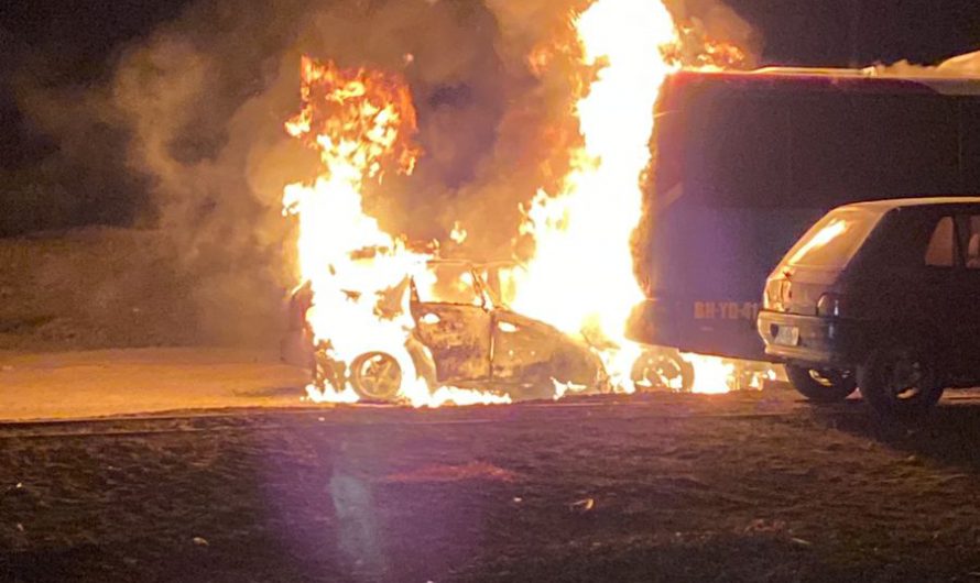 Impacto a bus  estacionado y termino incendiado en diego de almagro.