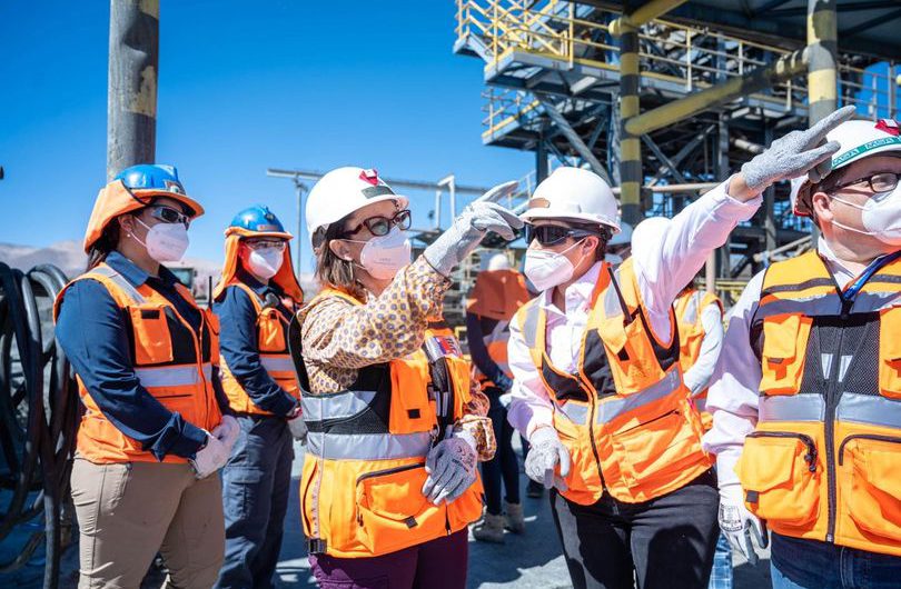 Ministra Hernando destaca exitoso proyecto de Codelco operado exclusivamente por mujeres en el salvador