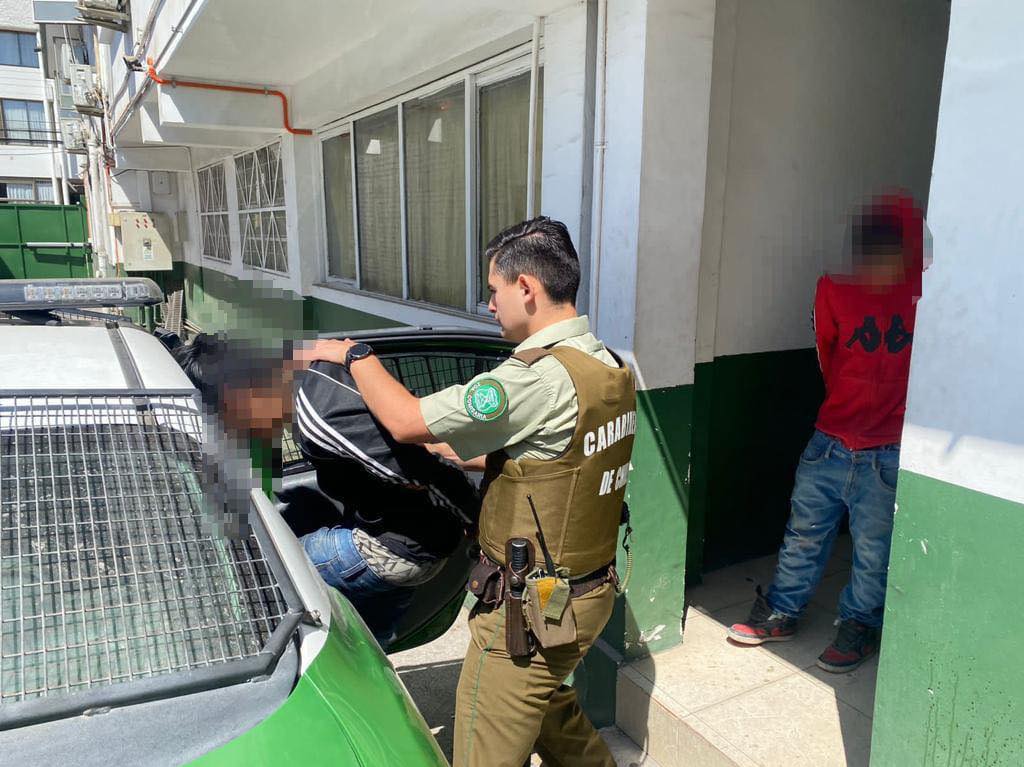 CUATRO MENORES DE 14 Y 15 AÑOS ROBAN VEHÍCULO A CONDUCTOR