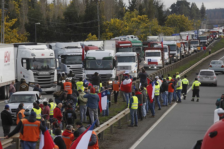 Gobierno anuncia 27 querellas contra camioneros por ley de seguridad del Estado
