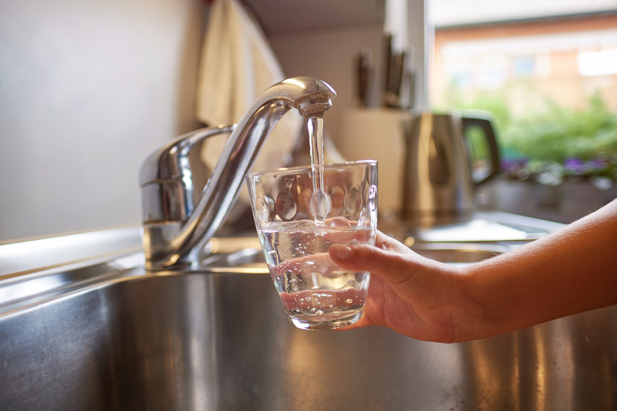 Sanitaria hace un llamado a cuidar el consumo de agua potable durante las fiestas
