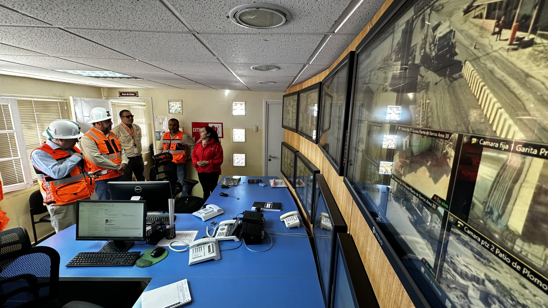 Codelco refuerza seguridad en El Salvador con dos nuevas camionetas de vigilancia y un moderno drone
