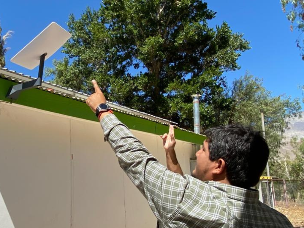 De dos a 200 Mbps: Comunidad educativa del Jardín infantil “Chollay” se conecta gracias a innovadora tecnología satelital