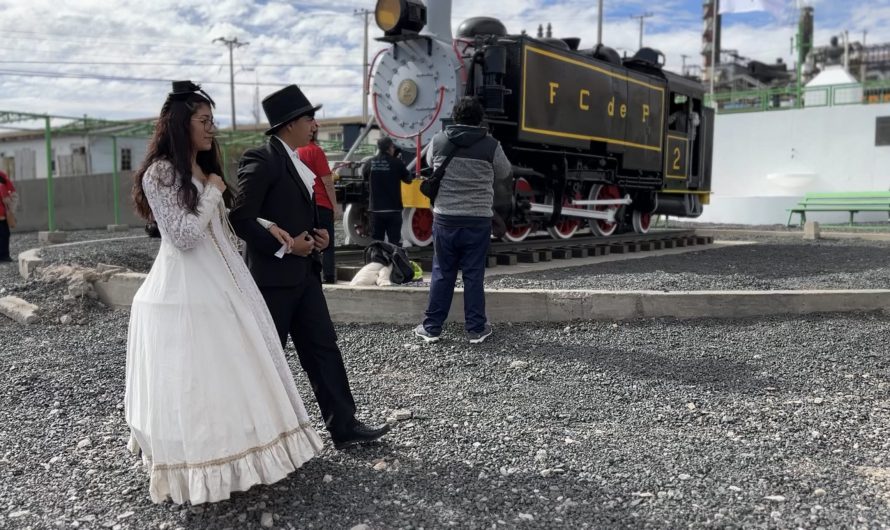 Con multitudinaria ceremonia potrerillanos recibieron restaurada locomotora en el Día de los Patrimonios