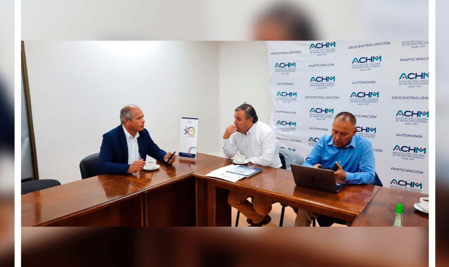 Intensas reuniones en santiago del alcalde Mario Araya Rojas