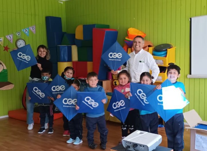 CGE cierra de forma exitosa su campaña “Volantín Seguro 2023” visitando 36 colegios entre las regiones de Arica y Parinacota y La Araucanía