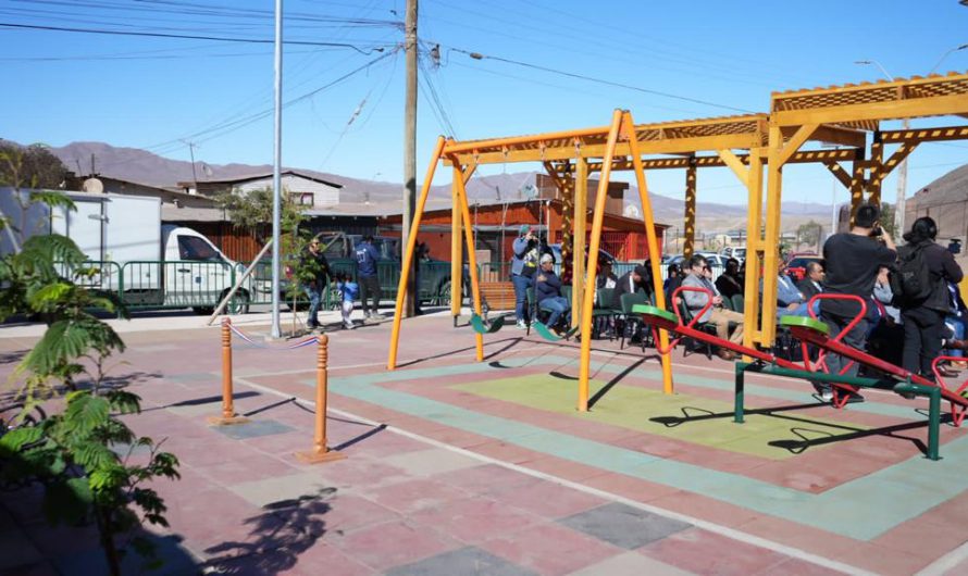 Gobernador Regional y Alcalde de Diego de Almagro inauguran plaza “Juan Ávalos Castillo” y sede vecinal en Villa Potrerillos de la comuna