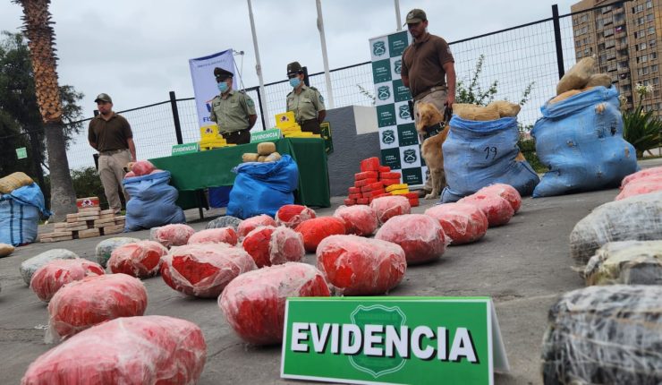 Volcamiento de camioneta en Taltal permite detención de banda que trasladaba más de 900 kilos de droga