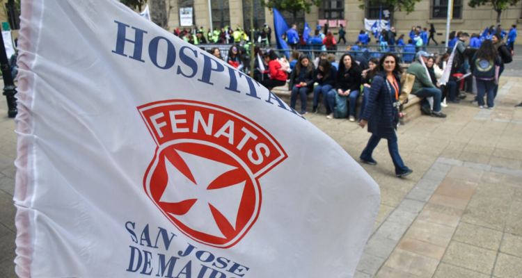 Fenats anuncia paro nacional para el lunes luego que Minsal ratificara despido de 6.300 funcionarios