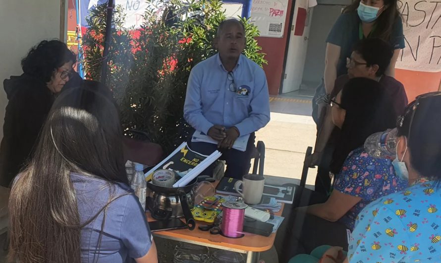 Alcalde mario araya visita  trabajadores  del CES SALVADOR en paro