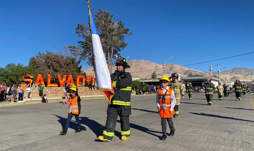 Con multitudinario desfile de la comunidad El Salvador celebró sus 64 años de su fundación