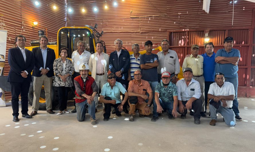 Gold Fields apoya a pequeños mineros de Inca de Oro con la entrega de un cargador frontal de alta tecnología