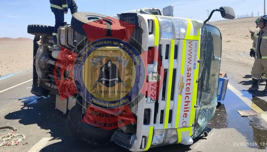 Volcamiento de camión en la Ruta C-17 deja un persona lesionado.