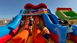 A 2600 metros de altura se trasladó el Viejito Pascuero para llevar alegría a la Fiesta Navideña de El Salvador