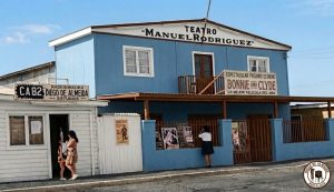 El cine y la radio en pueblo hundido