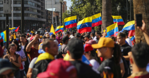 Embajada de EEUU en Chile emite alerta por manifestaciones de venezolanos tras captura de Maduro