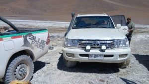 Después de angustiosa búsqueda en la cordillera y rescate inédito a 4.500 metros: empresa atacameña busca récord tras recuperar camioneta en Lagunas Brava