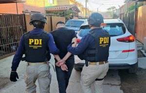 PDI ATACAMA DETUVO A UNA PERSONA POR INFRACCIÓN A LEY DE ARMAS Y LEY DE DROGAS EN INVESTIGACIÓN POR DELITO DE LESIONES GRAVES