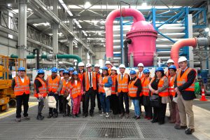 Ministro del MOP se reúne con dirigentes vecinales en la Planta Desaladora de Nueva Atacama