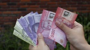 Gobierno propone alza de sueldo mínimo: de $539 mil mensuales a $546.546.