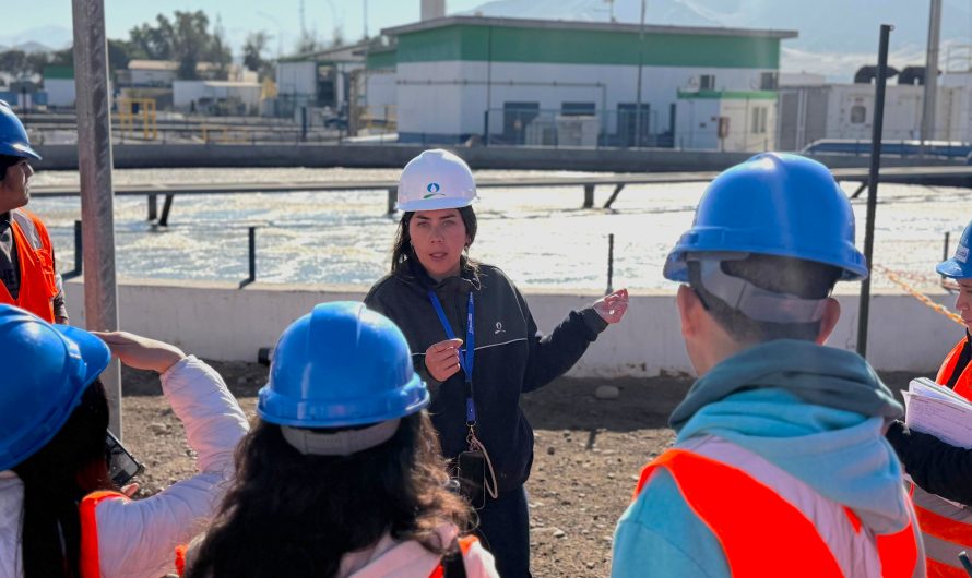 Estudiantes de Santo Tomás fortalecen su formación con visita a planta de tratamiento de aguas servidas