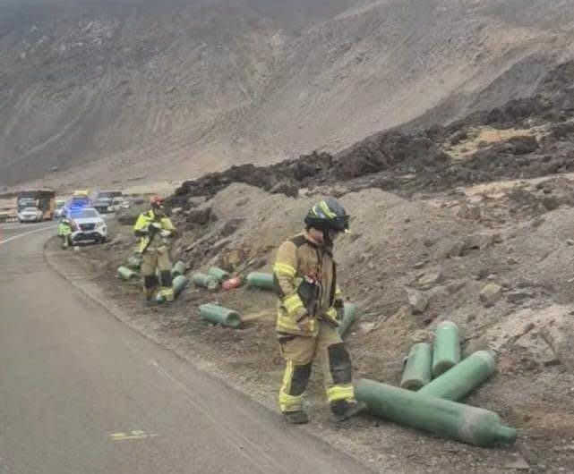 TRÁNSITO SUSPENDIDO EN RUTA 5 NORTE POR VOLCAMIENTO DE ALTA ENERGÍA EN CHAÑARAL