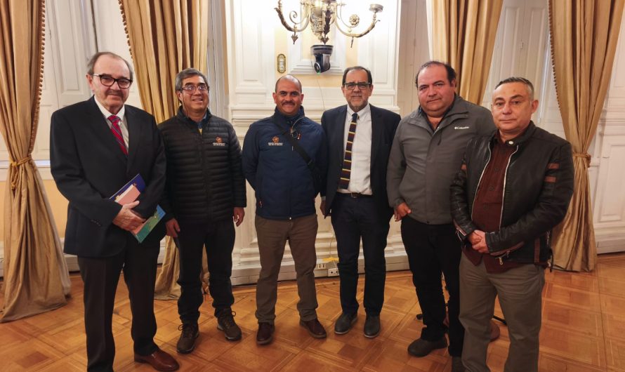 Robots humanoides en El Teniente y nuevas fundiciones: foro de Fundación Presente aborda desafíos de Codelco